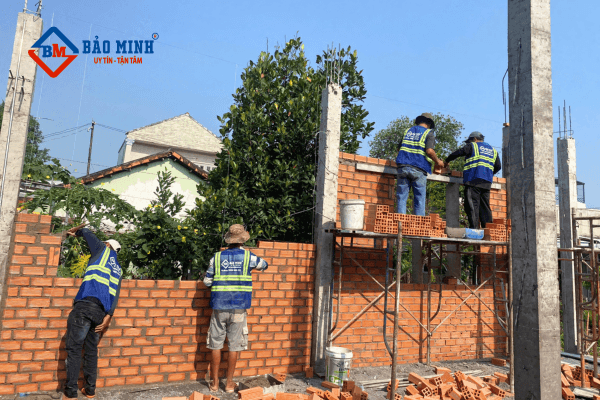 Công nhân Xây Dựng Bảo Minh thi công phần thô