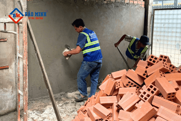 Hình ảnh công nhân Bảo Minh đang thi công