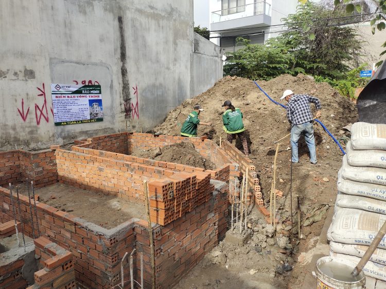 Xây dựng móng của công nhân Bảo MInh tại công trình nhà anh Quỳnh quận 2