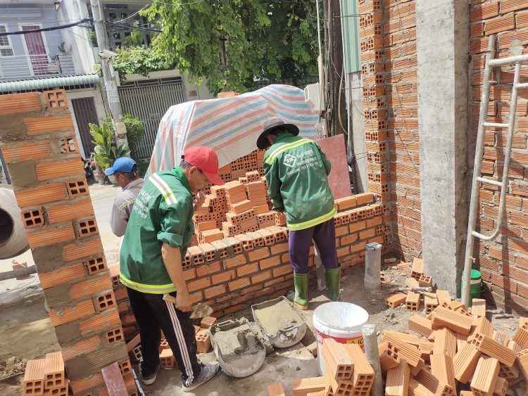Xây dựng lầu trệt của công trình xây nhà trọn gói nhà anh Quỳnh quận 2
