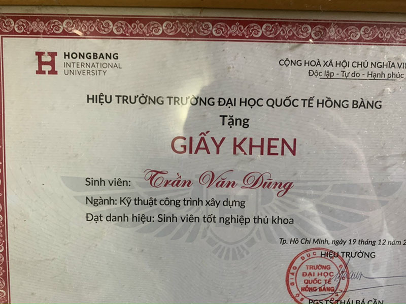 thu-khoa-dai-hoc-hong-bang-Tran-Van-Dung