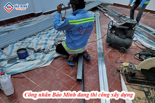 Công nhân Bảo Minh đang thi công xây dựng nhà trọn gói 