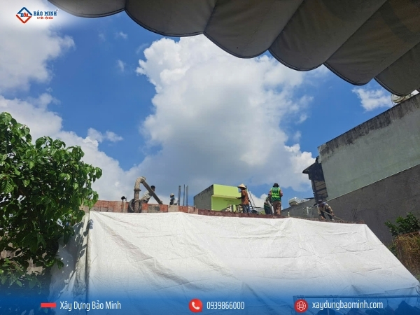 Đổ bê tông sàn lầu 1