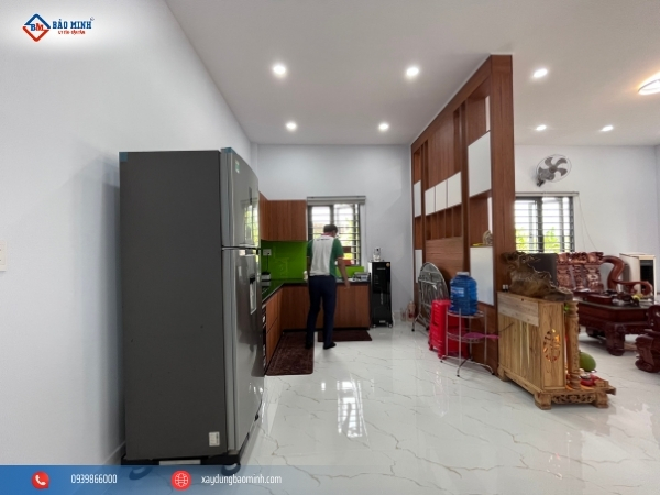 Bếp và phòng khách được thiết kế liền với nhau