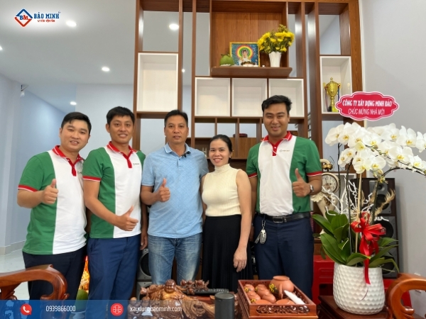 Đội ngũ Bảo Minh đến bàn giao nhà chị Bình