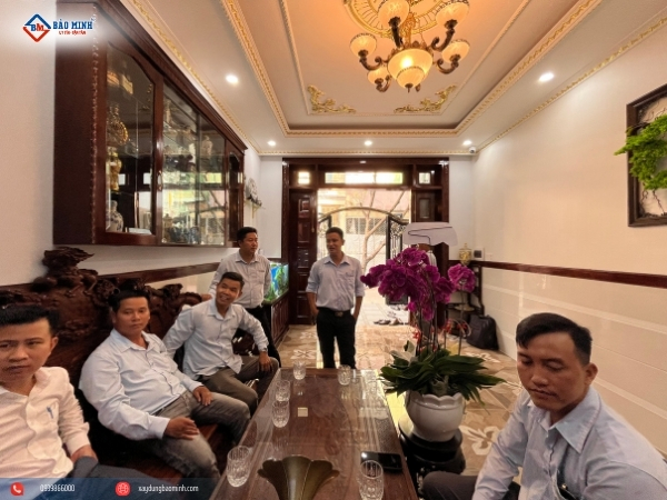 Phòng khách nhà anh Hùng - Công trình xây nhà tân cổ điển 4 tầng