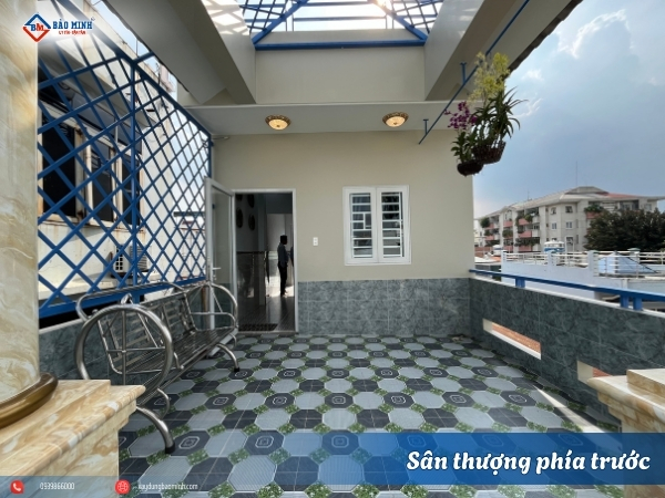 Sân thượng phía trước