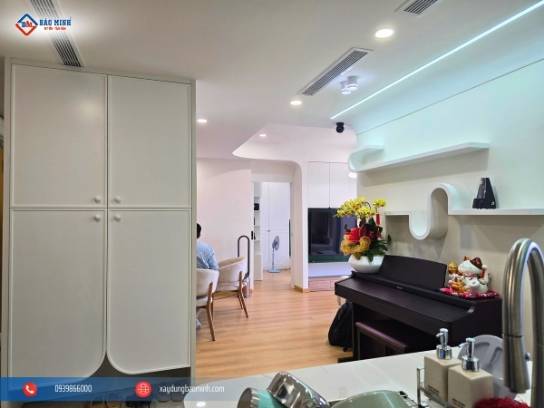 Nhin phòng khách từ góc bếp