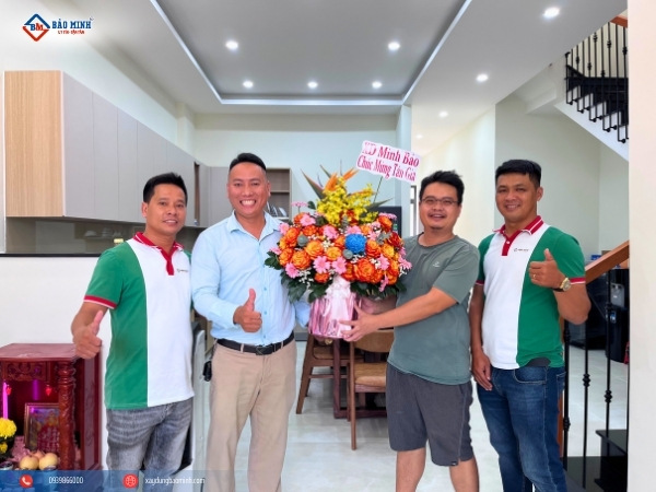 Đội ngũ Bảo minh đến bàn giao nhà cho gia chủ