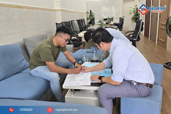Tư vấn khách hàng phương án xây dựng phù hợp