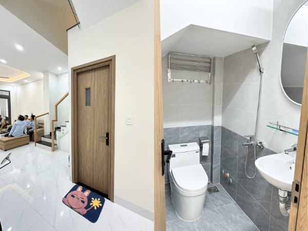 WC chung tầng trệt